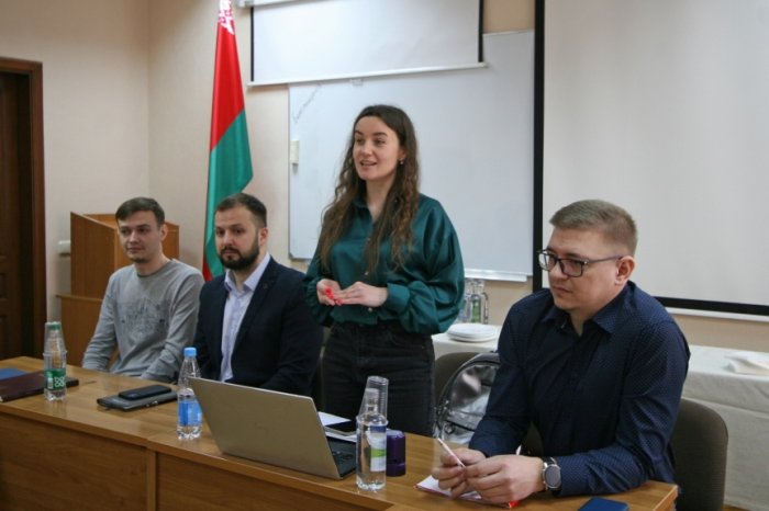 Круглый стол для грунтовых лабораторий